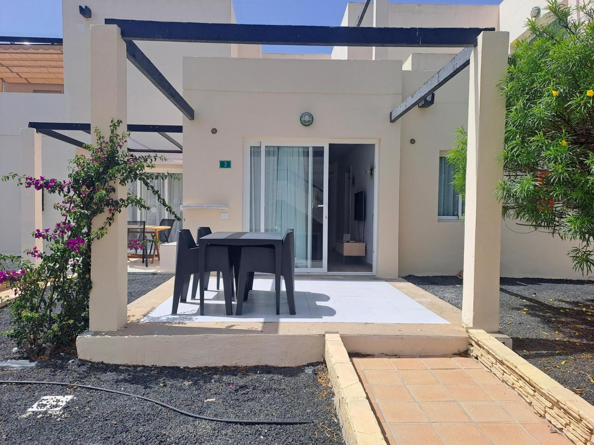 Homeforguest Apartamento Con Terraza Y Piscina En كوراليهو المظهر الخارجي الصورة