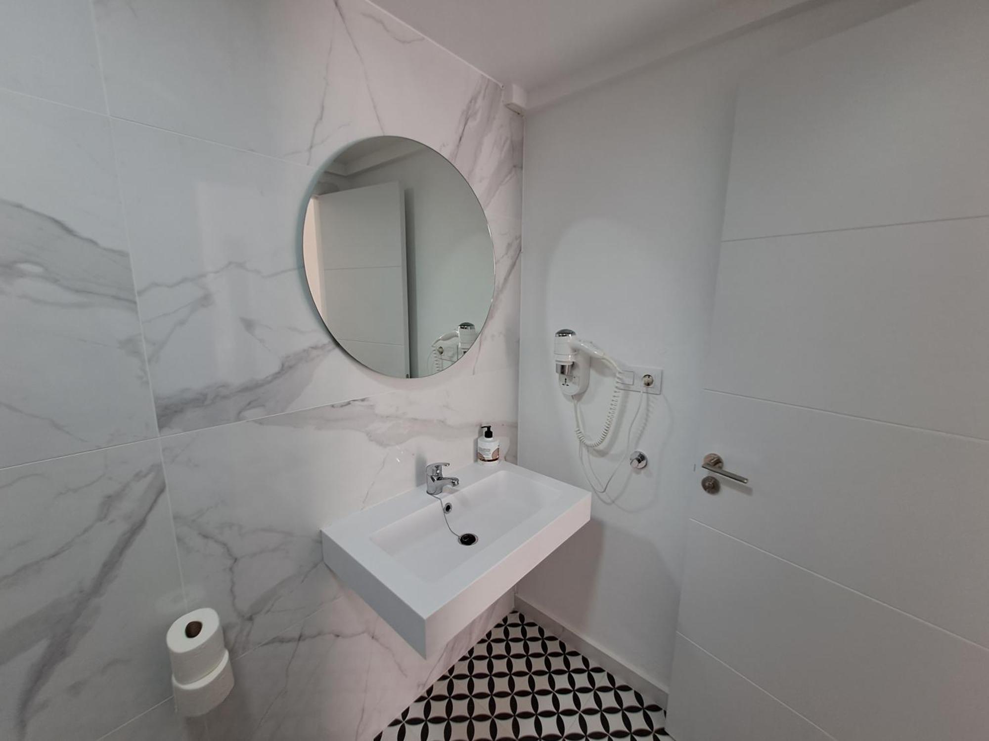 Homeforguest Apartamento Con Terraza Y Piscina En كوراليهو المظهر الخارجي الصورة
