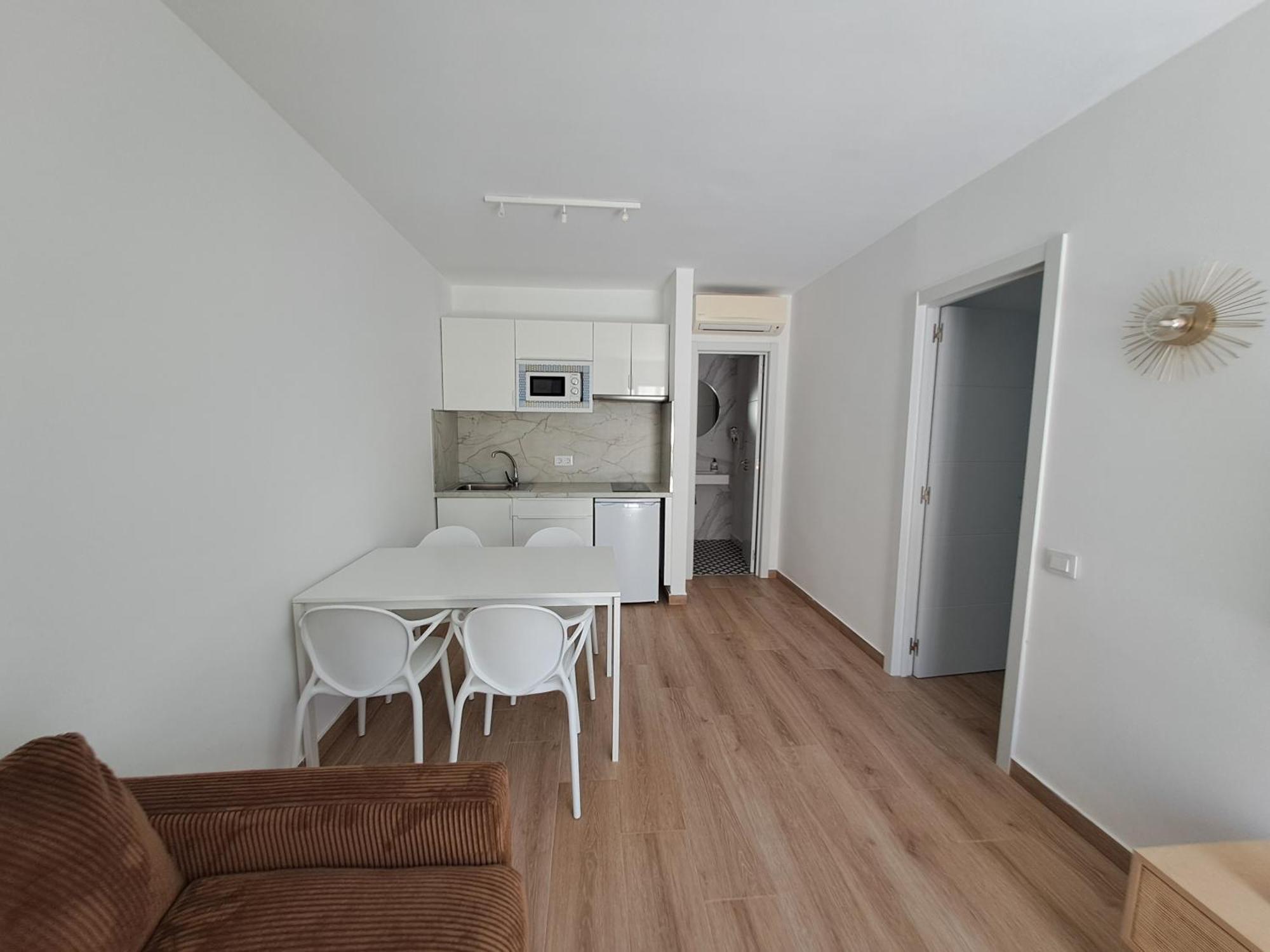 Homeforguest Apartamento Con Terraza Y Piscina En كوراليهو المظهر الخارجي الصورة