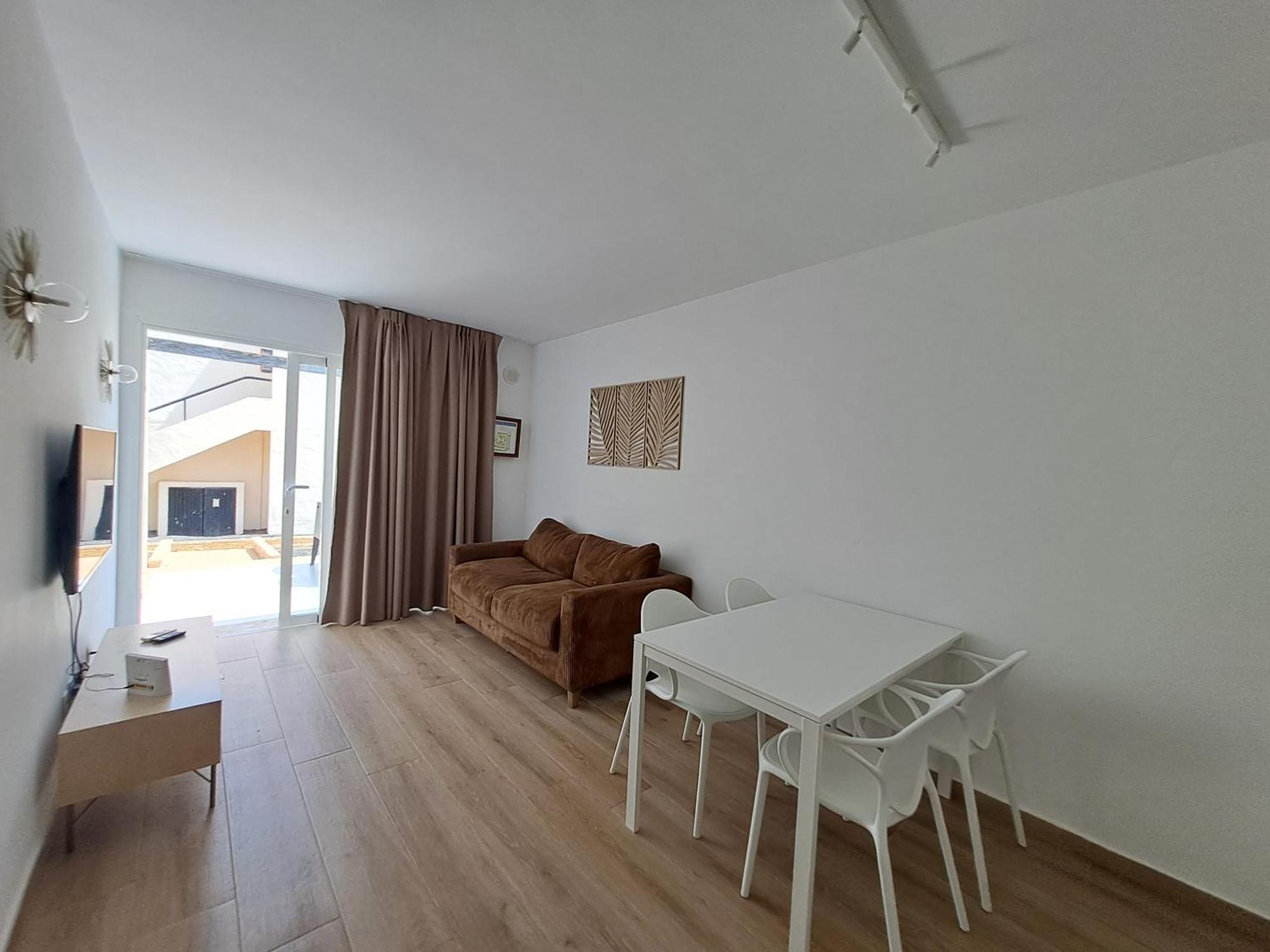 Homeforguest Apartamento Con Terraza Y Piscina En كوراليهو المظهر الخارجي الصورة