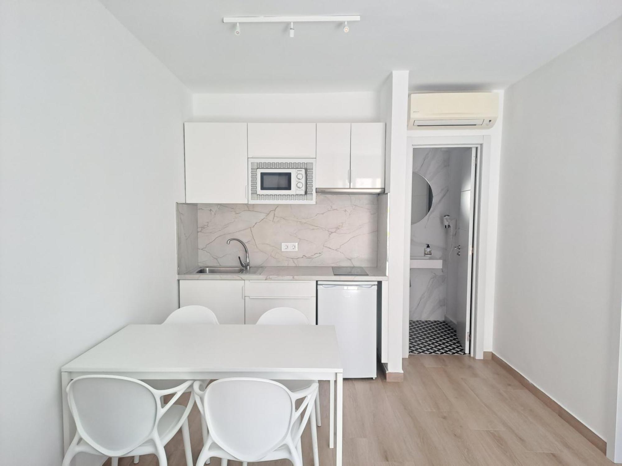 Homeforguest Apartamento Con Terraza Y Piscina En كوراليهو المظهر الخارجي الصورة