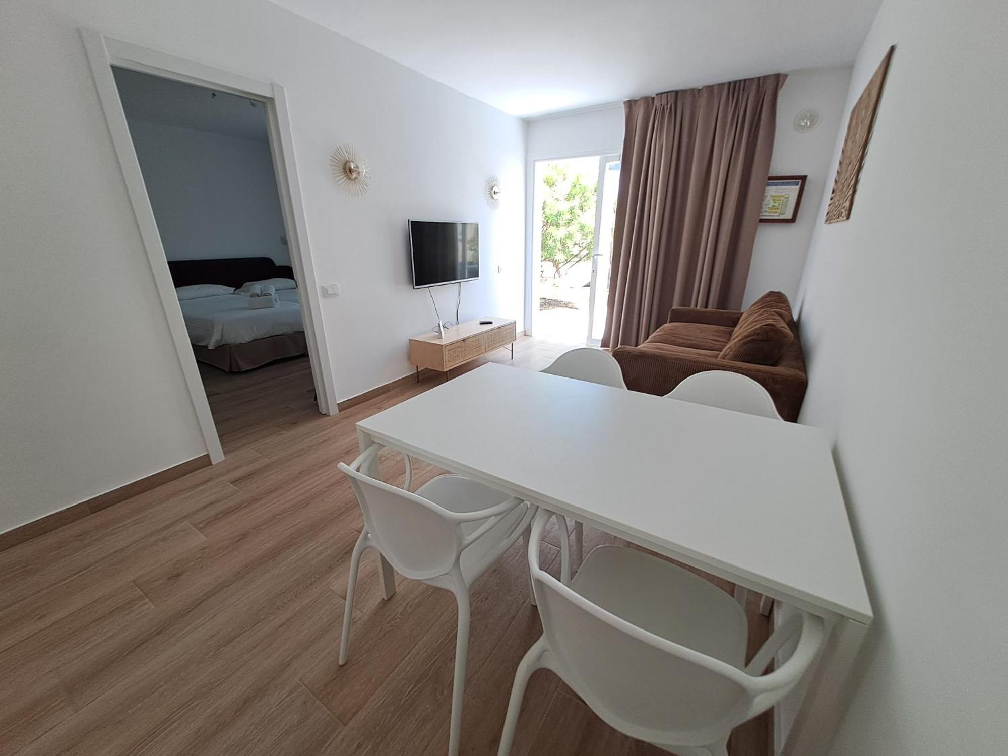 Homeforguest Apartamento Con Terraza Y Piscina En كوراليهو المظهر الخارجي الصورة